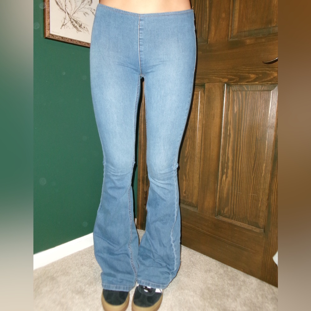 FREE PEOPLE (WE THE FREE) LOW RISE FLARE JEANS - SIZE 24